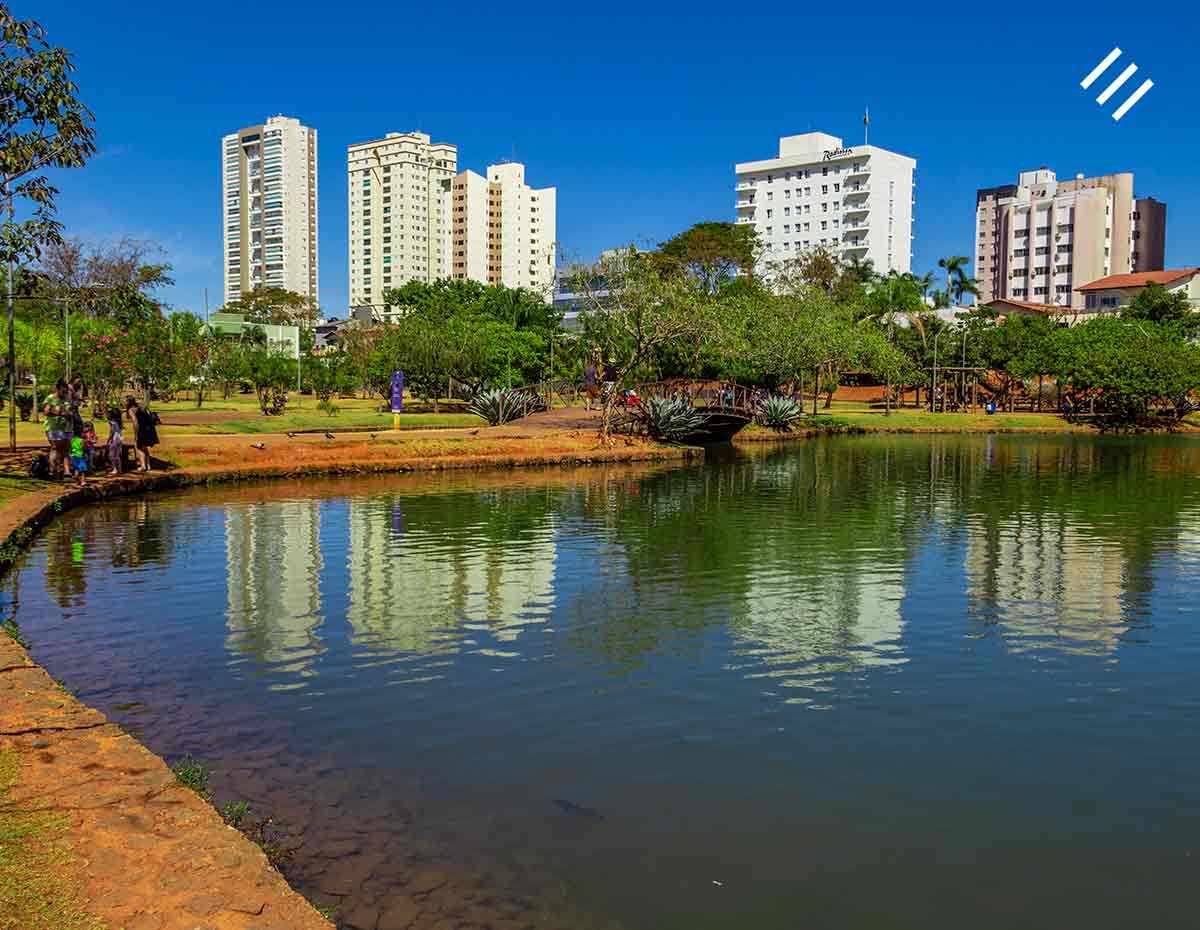 Vista de parque na cidade de Anápolis.