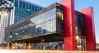 Fachada do Museu de Arte de São Paulo, projetado por LIna Bo Bardi em arquitetura brutalista