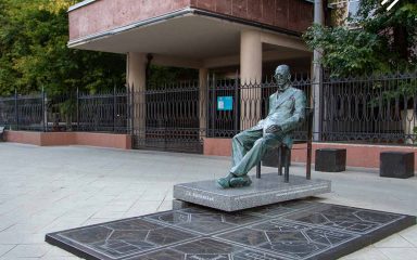 Estátua do arquiteto Le Corbusier em Moscou, Rússia